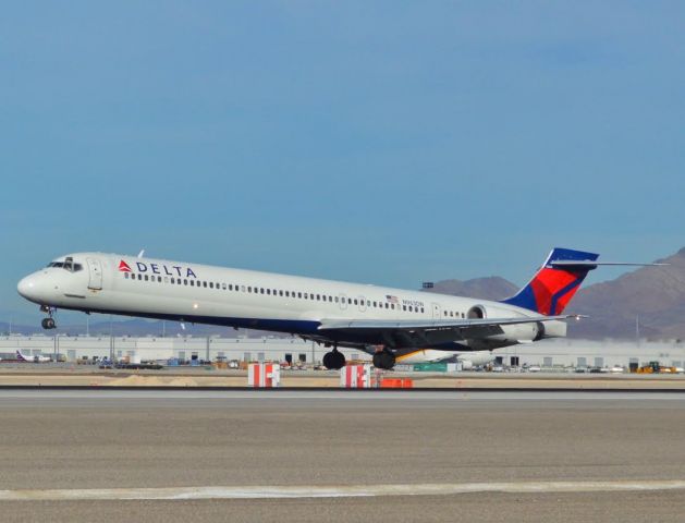 McDonnell Douglas MD-90 (N963DN)