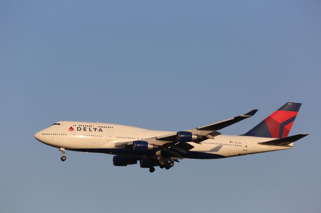 Boeing 747-400 (N673US)