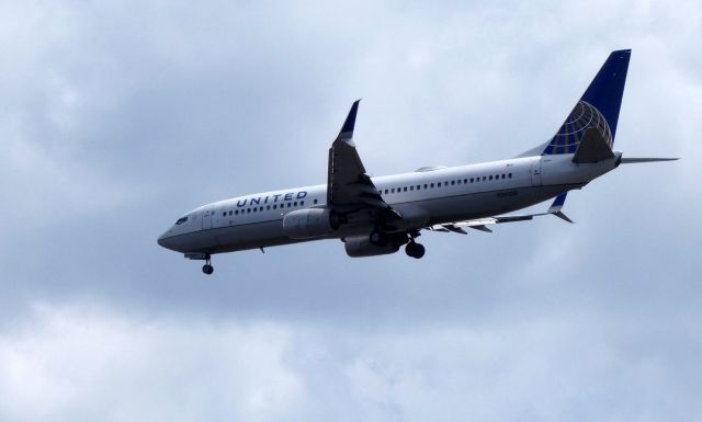 Boeing 737-800 (N26208) - On final is this United Airlines Boeing 737-800 in the Summer of 2018.
