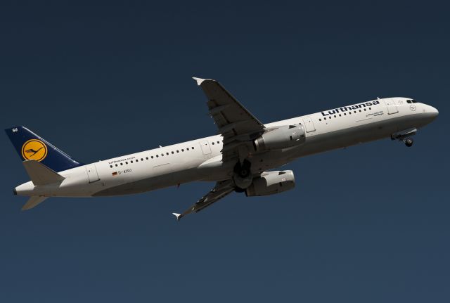 Airbus A321 (D-AISU) - 2013:05:11     14:22:31