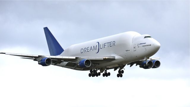 Boeing 747-400 (N780BA) - GTI4351 on final approach to runway 16R on 1/25/12.