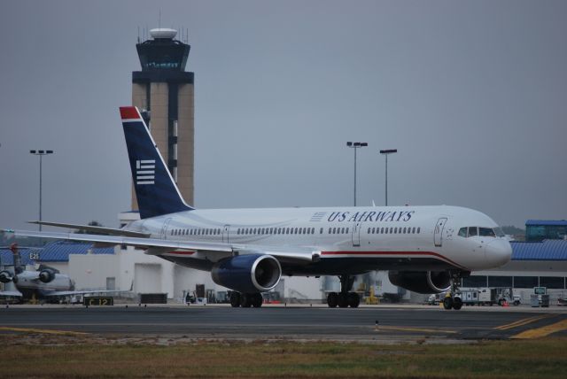 Boeing 757-200 (N925UW) - Holding short runway 18L - 10/23/09