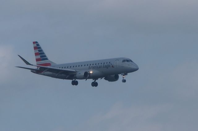 Embraer 170/175 (N257NN)