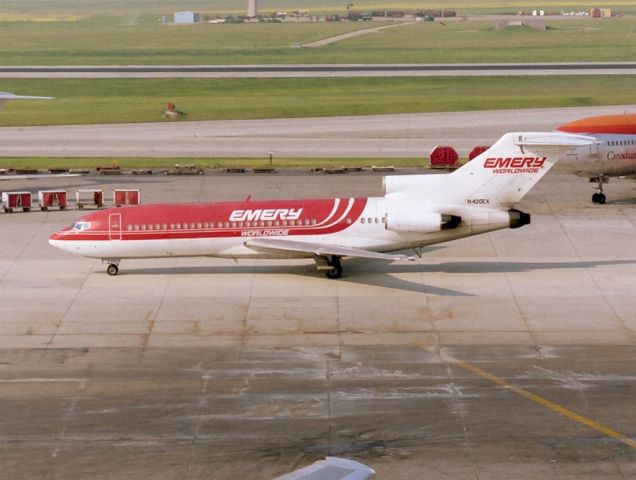 BOEING 727-200 (N420EX) - Date 30/05/87 c/n 19102