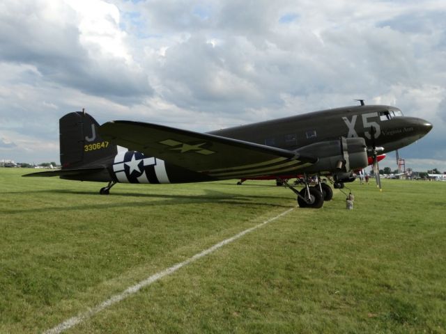 Douglas DC-3 (N62CC)