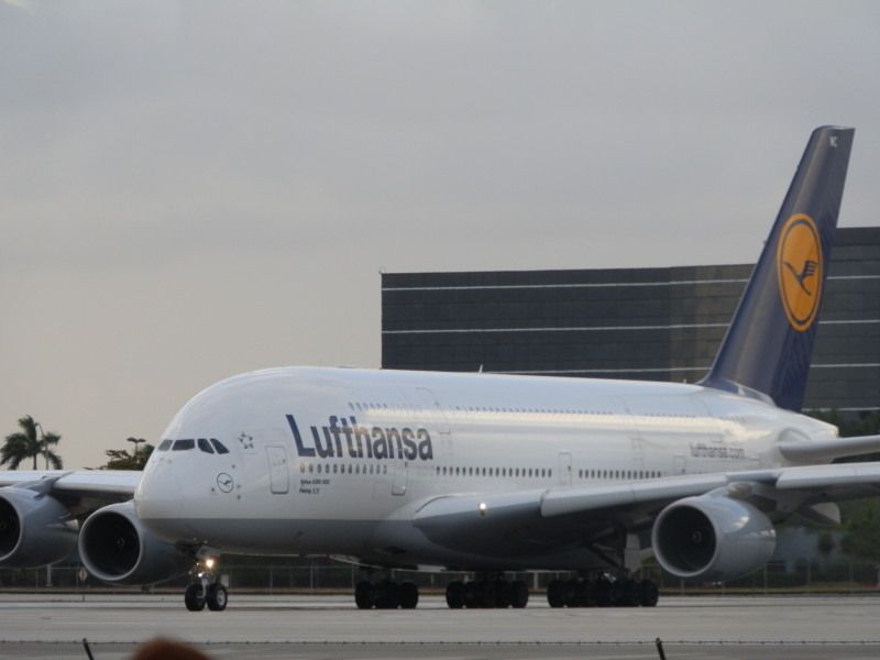 Airbus A380-800 (D-AIMC)