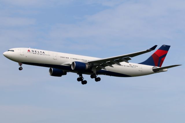 Airbus A330-300 (N812NW)
