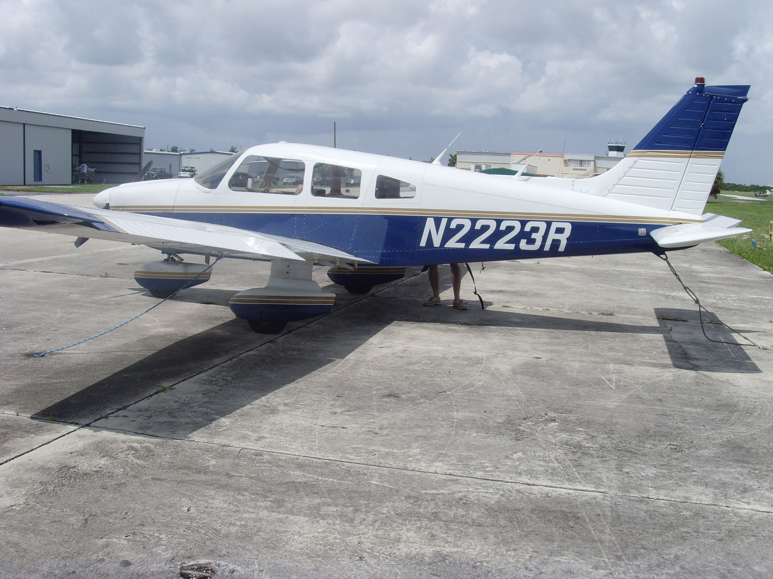 Piper Cherokee (N2223R)