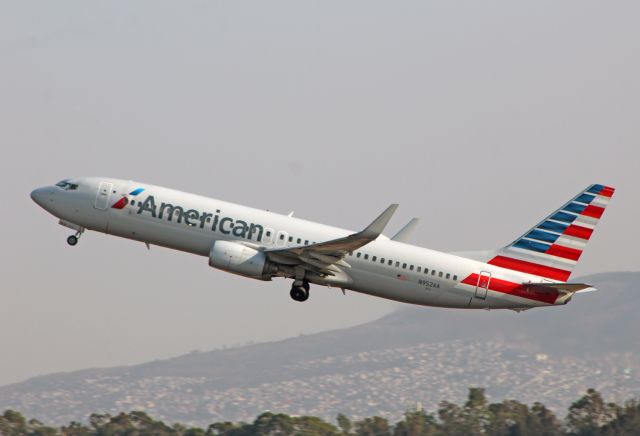 Boeing 737-800 (N952AA) - American Airlines / Boeing 737-823 / MSN 30088 / N952AA / MMMX 03/2023  