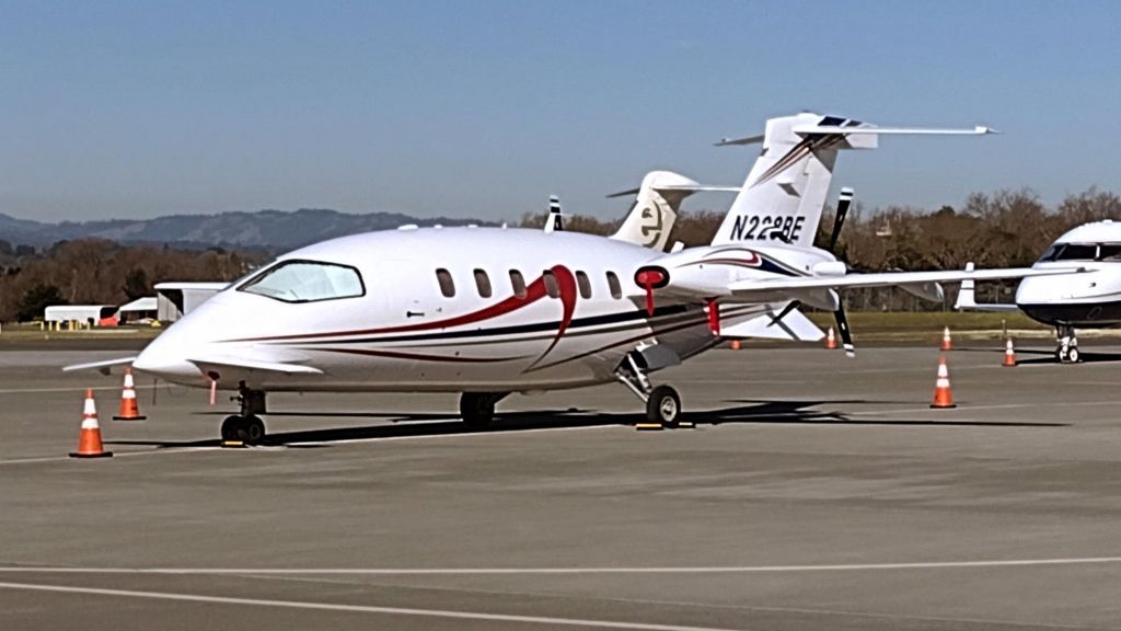 Piaggio P.180 Avanti (N228BE)