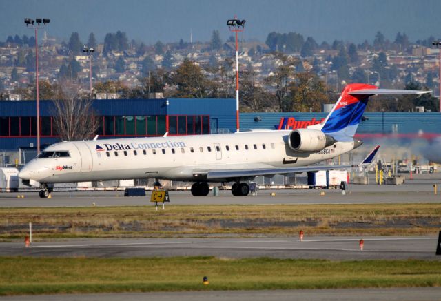 Canadair Regional Jet CRJ-700 (N668CA)