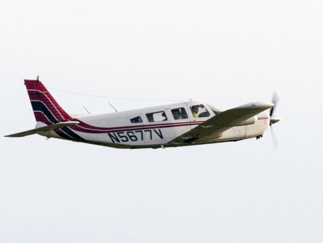 Piper Saratoga (N5677V)