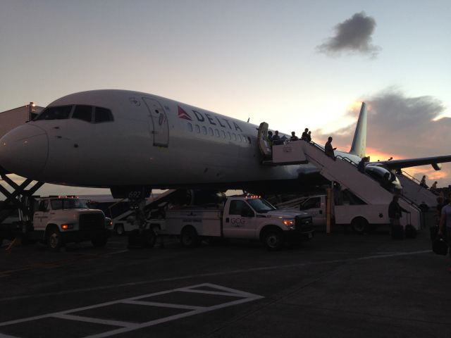 Boeing 757-200 (N692DL) - Deboarding on the tarmac at St. Thomas after completing Flight 925 from Atlanta.