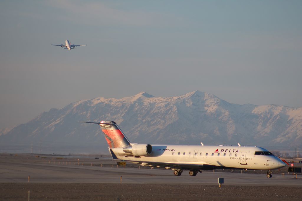 Canadair Regional Jet CRJ-200 (N907SW)