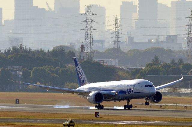 Boeing 787-8 (JA809A) - The day before, nice sunshine...