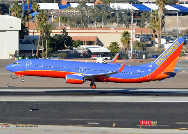 Boeing 737-800 (N8639B)