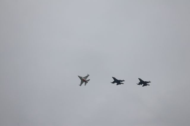Lockheed F-16 Fighting Falcon (N68485) - Trio of F16s arriving for Indy 500 flyover practice.