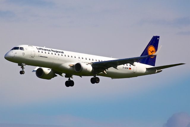 Embraer ERJ-190 (D-AEBK)