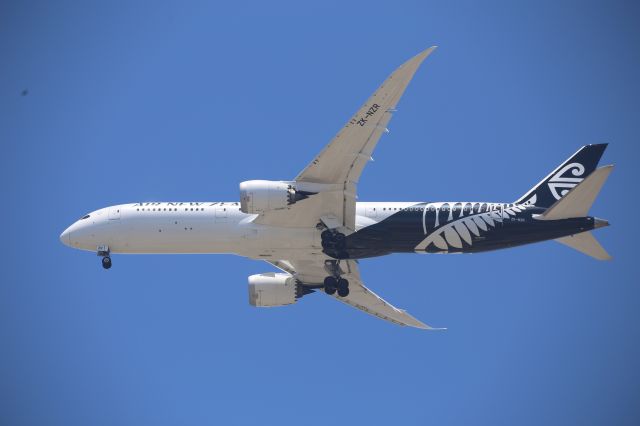 Boeing 787-9 Dreamliner (ZK-NZR)