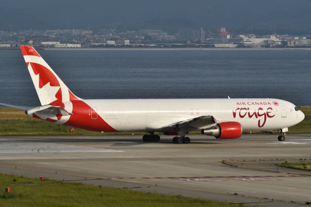 BOEING 767-300 (C-FXCA)