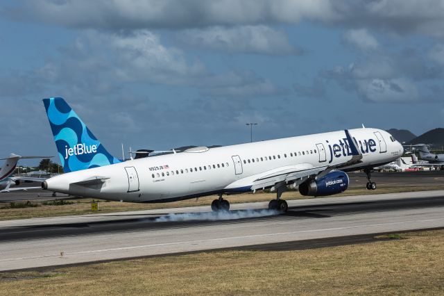 Airbus A321 (N929JB)