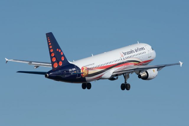 Airbus A320 (OO-SND) - TENERIFE SURbr /14/02/2016