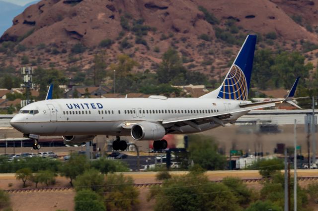 Boeing 737-900 (N30401) - United Airlines 737-900 landing at PHX on 9/10/22. Taken with a Canon 850D and Tamron 150-600mm G2 lens.