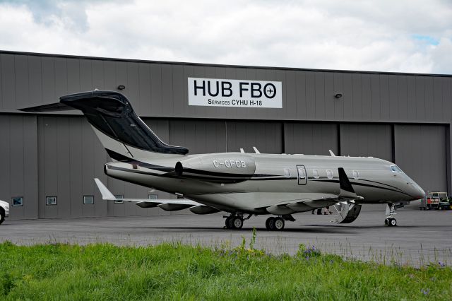 Bombardier Challenger 300 (C-GFCB)