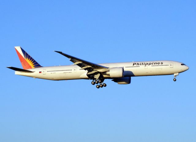 BOEING 777-300 (RP-C7777)