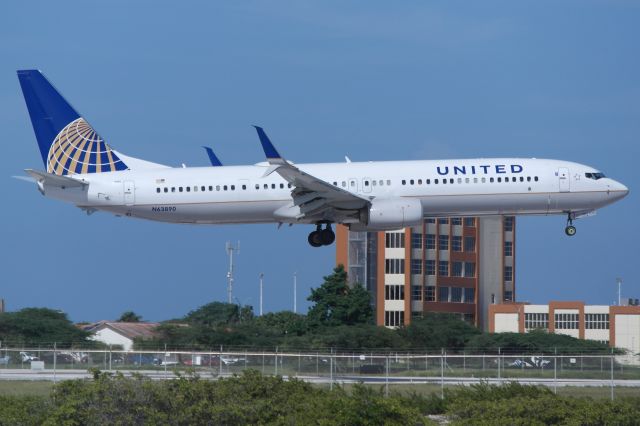 Boeing 737-900 (N63890)