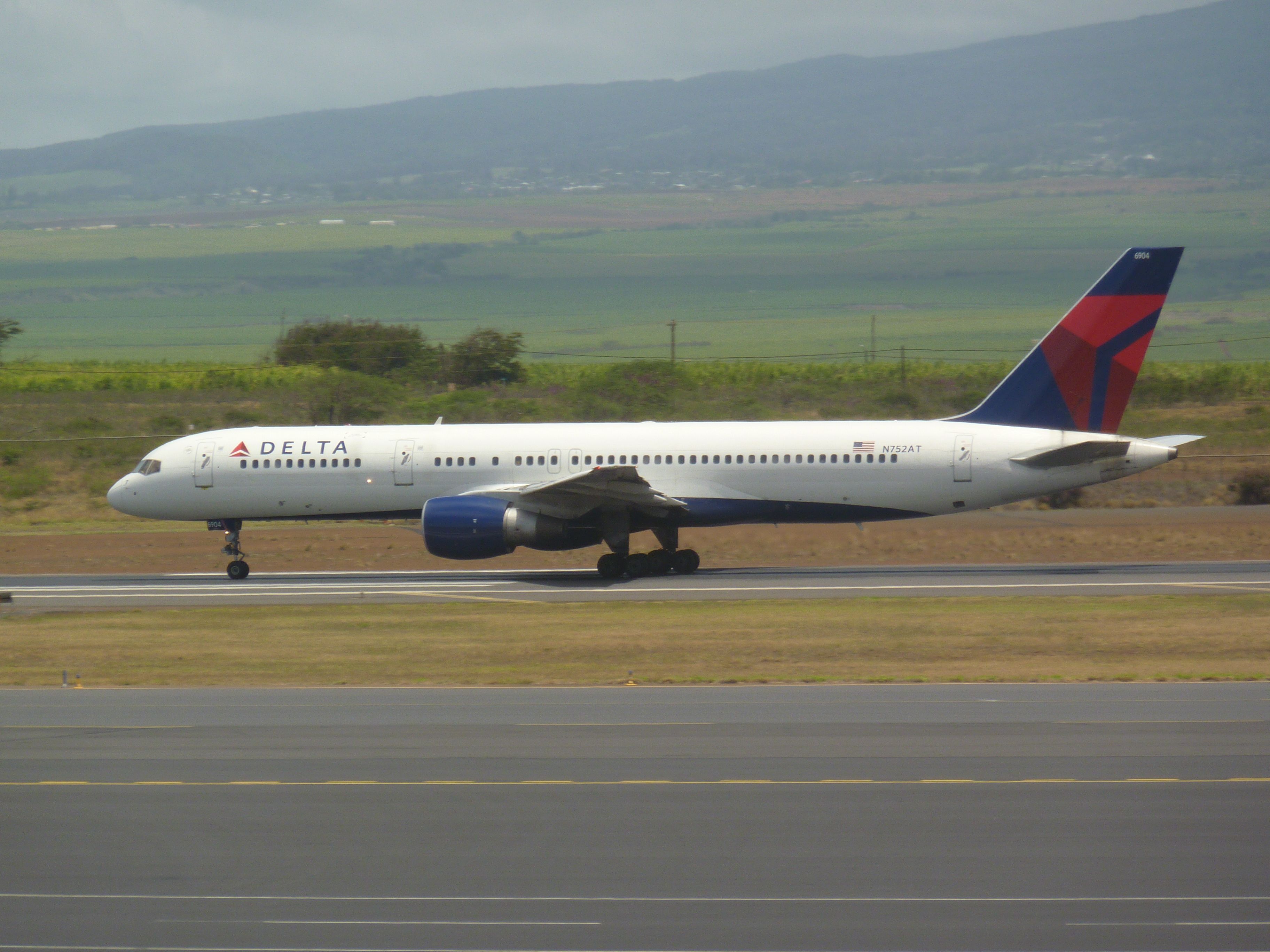 Boeing 757-200 (N752AT) - Maui 2012