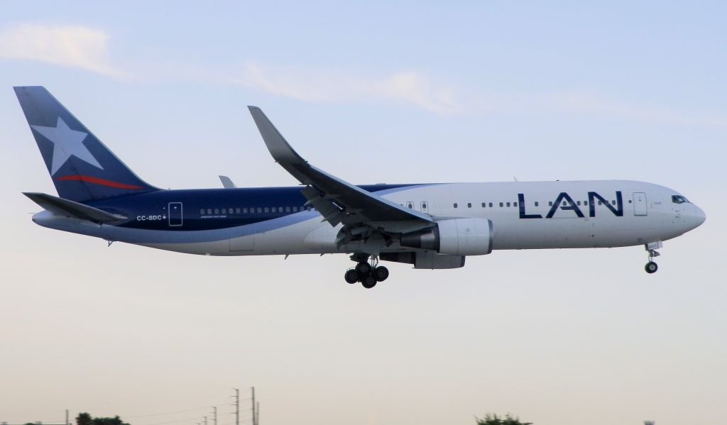 BOEING 767-300 (CC-BDC)
