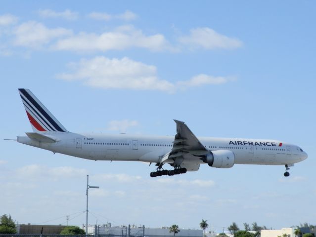BOEING 777-300ER (F-GSQE)