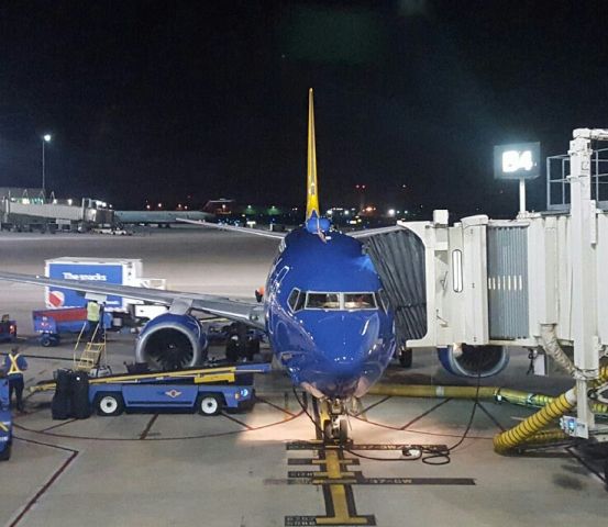 Boeing 737-700 —