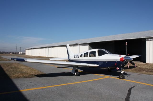 Piper Cherokee Arrow (N11CW)