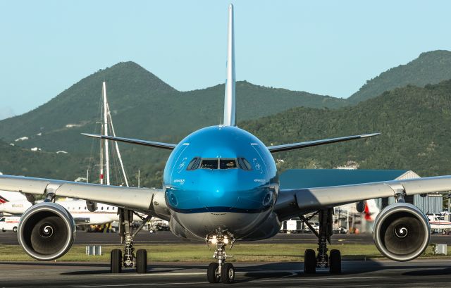 Airbus A330-300 (PH-AKE)