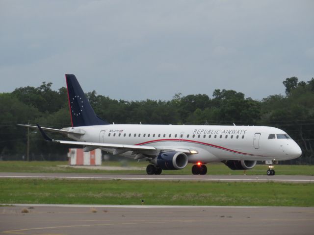 Embraer 170/175 (N163HQ)