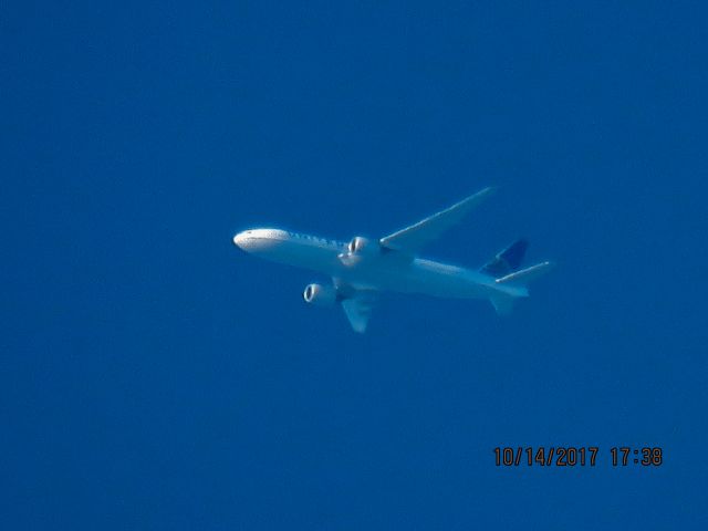 Boeing 777-200 (N768UA)