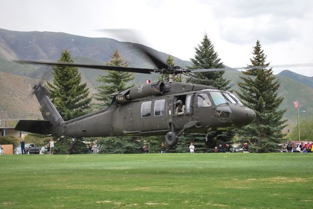 — — - lift off of a Sikorsky UH-60 Black Hawk