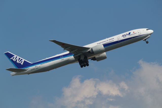 BOEING 777-300ER (JA779A) -  12 Oct