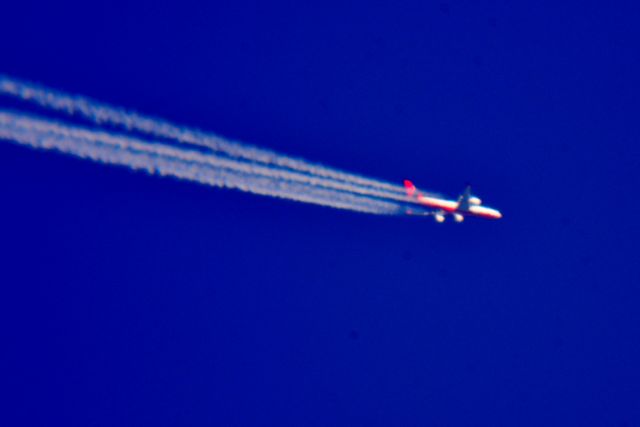 — — - Need help on identifying this one did not show up on flightAware or Flightradar ????? 05-15-17.
