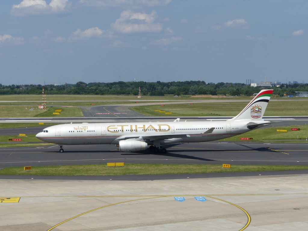 Airbus A330-300 (A6-AFB) - Date 26/05/18 c/n 1081
