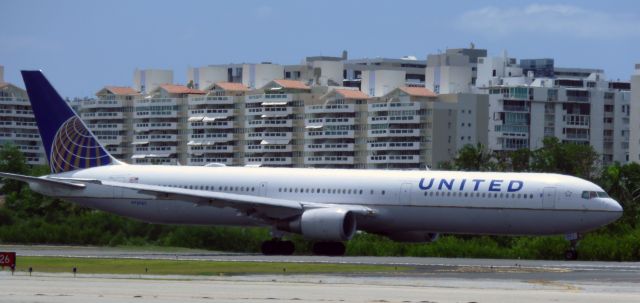 BOEING 767-400 (N76065)