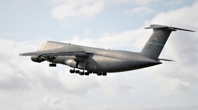 85-0004 — - usaf c-5m galaxy 85-0004 dep shannon 4/9/19.