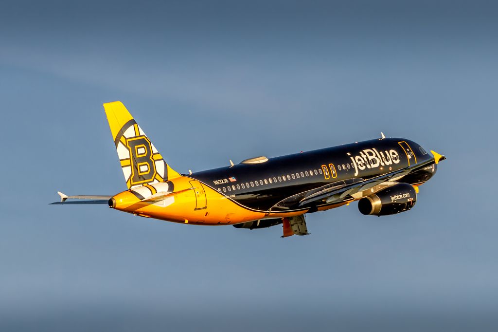 Airbus A320 (N632JB) - Boston Bruins Livery