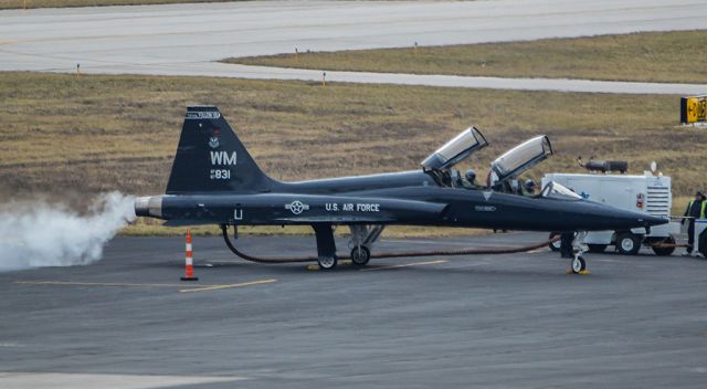 Northrop T-38 Talon (6714831) - Starting the engines at CMH.