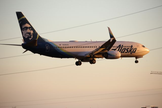 Boeing 737-800 (N590AS)