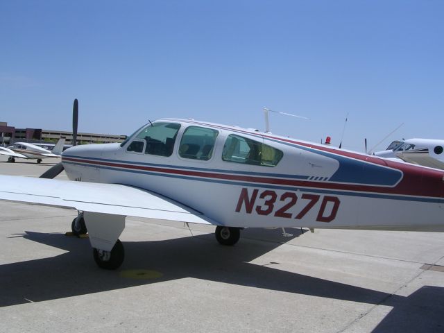 Beechcraft 35 Bonanza (N327D)