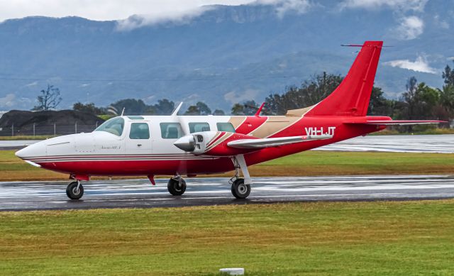 Piper Aerostar (VH-LJT) - VH-LJT departing Shellharbour for Moama.
