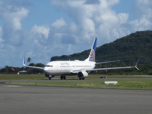 Boeing 737-800 (N16217)